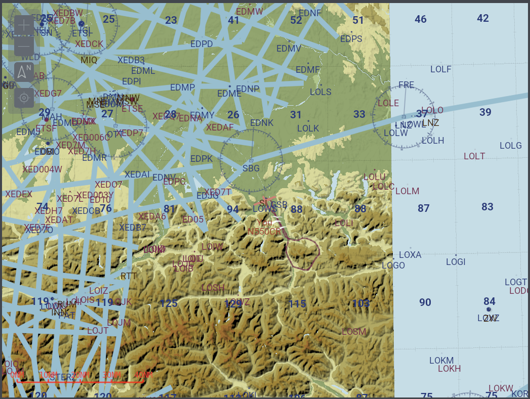 Carta aeronáutica de los Alpes orientales con la traza del vuelo en magenta: sale de LOWS, baja hacia el sur y forma un círculo cerrado al sureste.